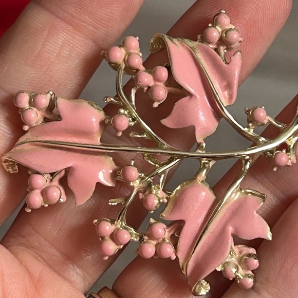 Vintage 1960 CORO Pink Floral Brooch from estate sale 🌸 - Picture 8 of 8